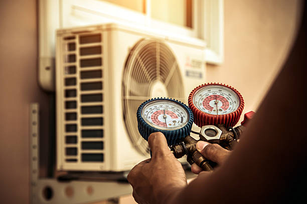 Professional Hvac technician working in Canton, TX